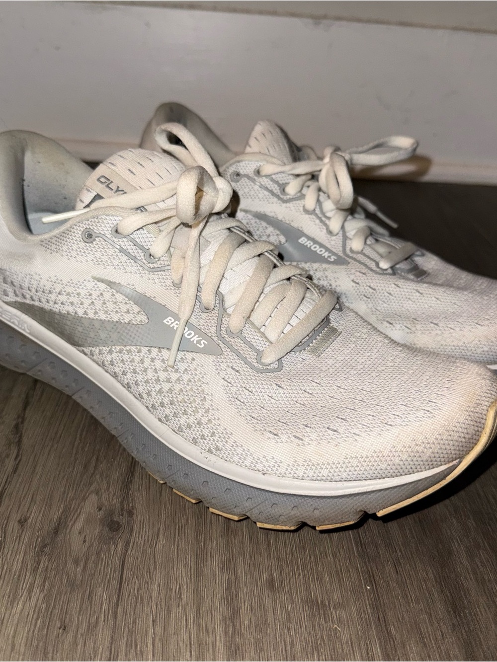 Brooks Women's White and Light Gray Running Sneakers